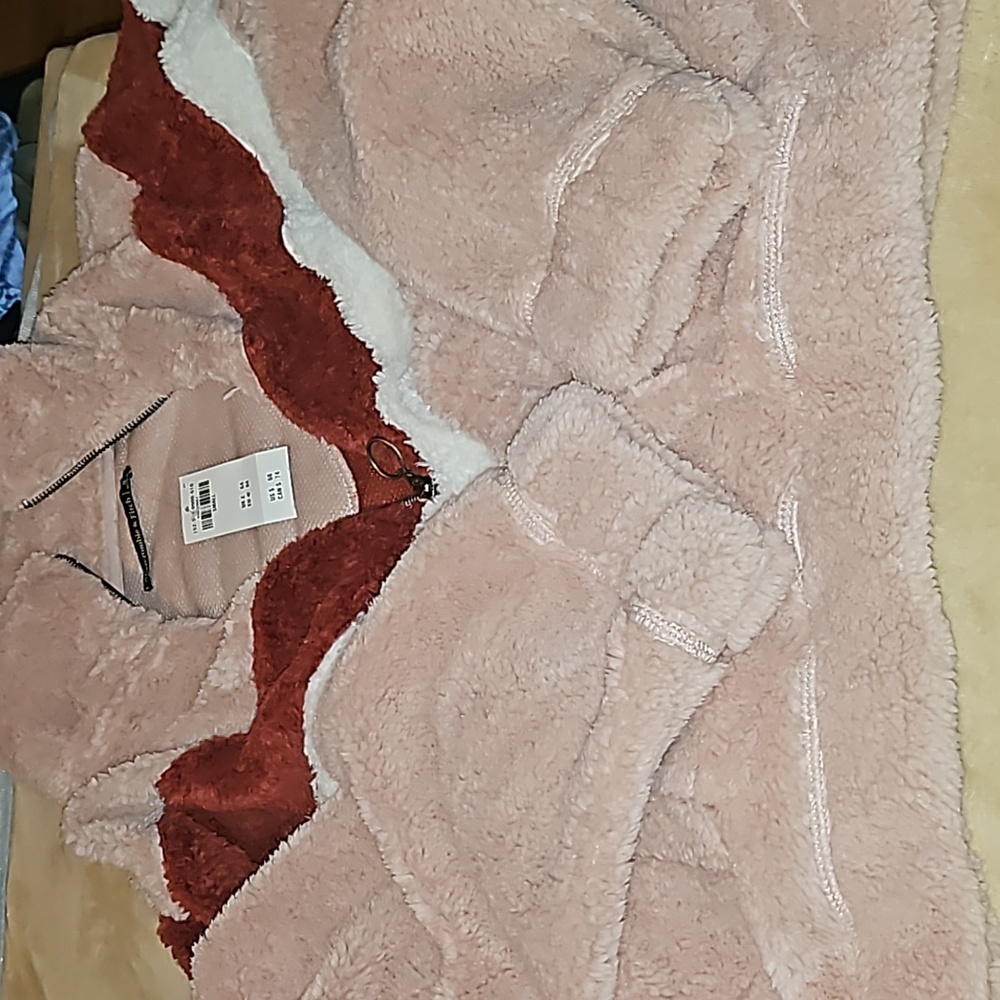 Abercrombie and fitch sherpa sweater size small nwt
